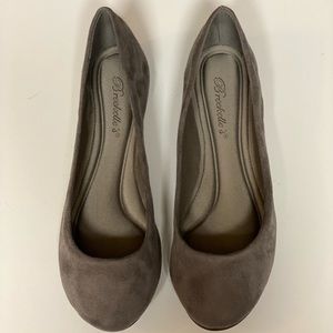 NWT Grey Suede Flats